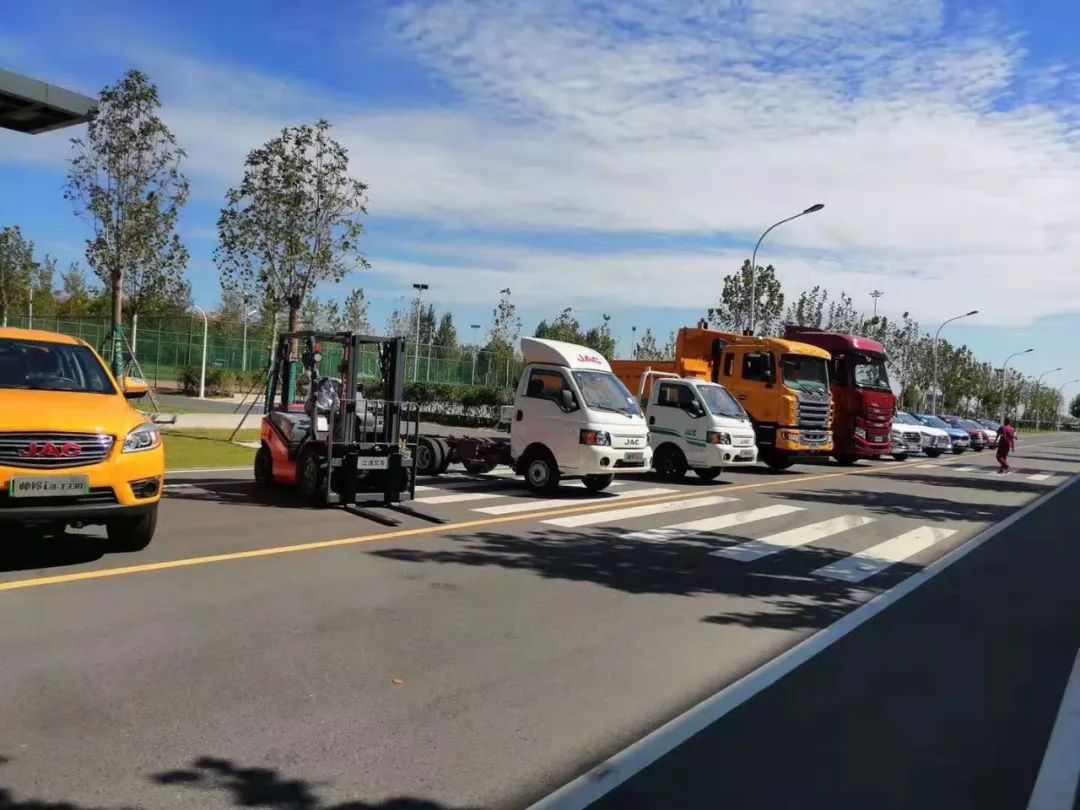 江淮锂电叉车 搬运理想选择--江淮叉车精彩亮相2019世界制造业大会